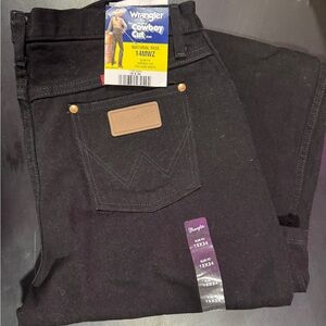 Wrangler Slim Fit, Tapered Leg Women's Jeans in Black